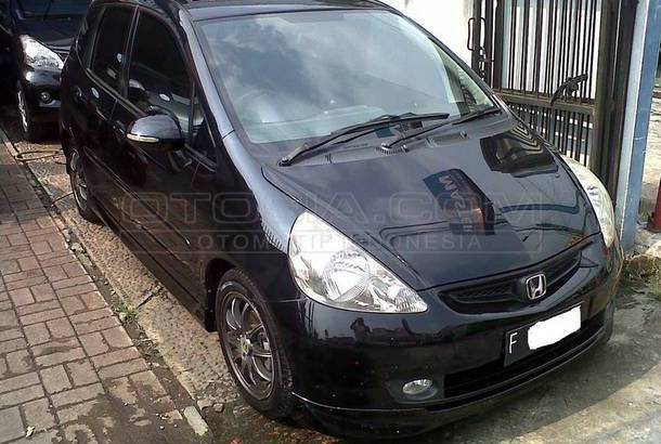 Dijual Mobil Bekas Bogor - Honda Jazz 2006