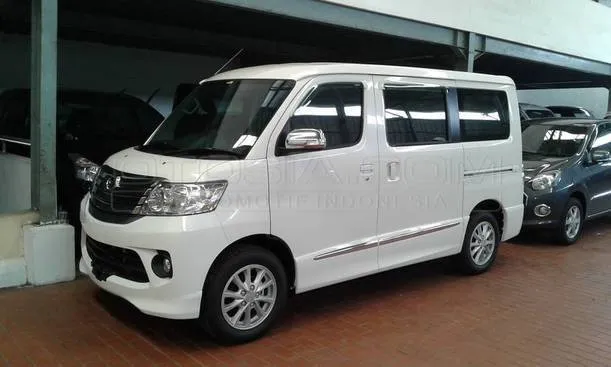 Dijual Mobil Bekas Jakarta Timur Daihatsu Luxio 2015
