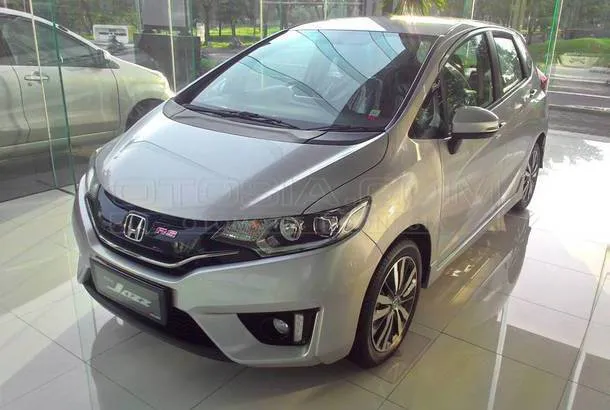 60 Gambar Mobil Honda Jazz Warna Silver HD Terbaik