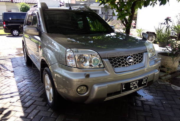 Dijual Mobil Bekas Surabaya - Nissan X-Trail 2004 