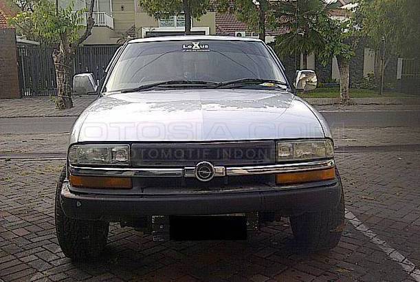 Dijual Mobil Bekas Surabaya  Opel Blazer  2000