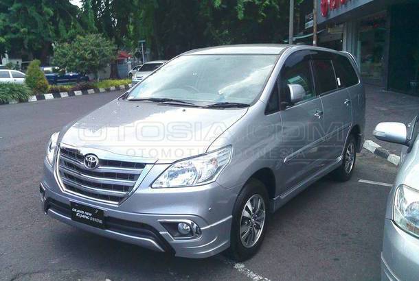 Dijual Mobil Bekas Surabaya - Toyota Kijang Innova 2015