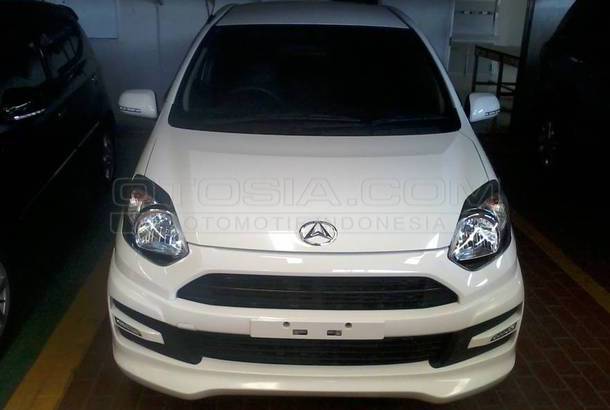 Unduh Gambar Mobil  Ayla  Sporty