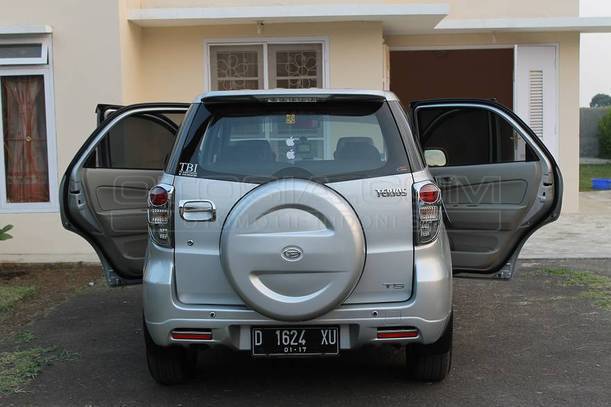 Dijual Mobil Bekas Bandung - Daihatsu Terios 2012