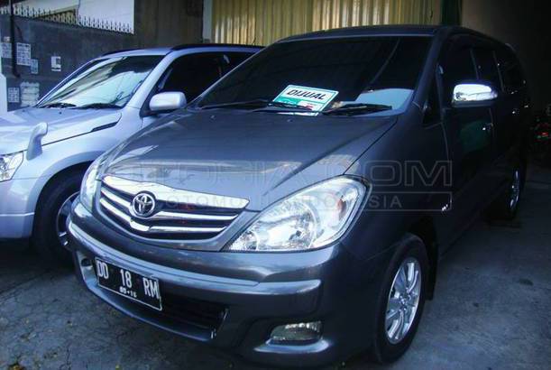 Dijual Mobil Bekas Makassar - Toyota Kijang Innova 2011 