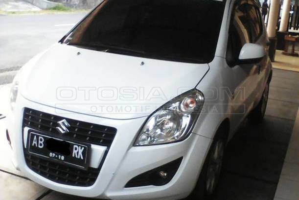 Dijual Mobil Bekas Yogyakarta - Suzuki Splash 2013