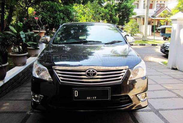 Dijual Mobil Bekas Bandung - Toyota Kijang Innova, 2012