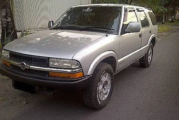 Dijual Mobil Bekas Surabaya - Opel Blazer 2000