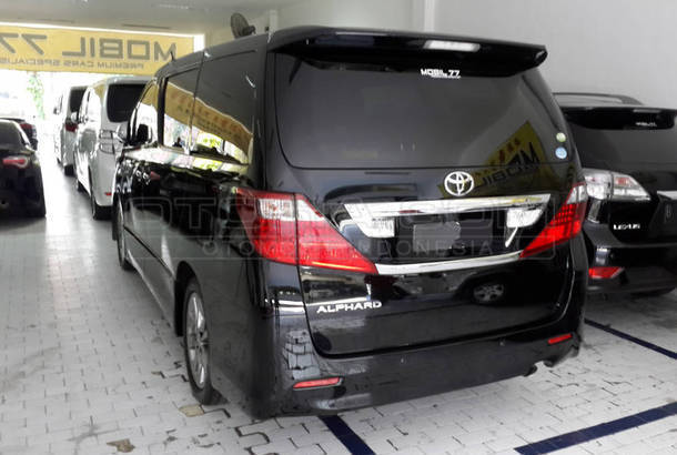 Dijual Mobil Bekas Surabaya - Toyota Alphard 2011