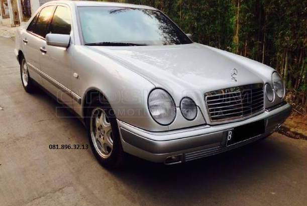 Dijual Mobil Bekas Jakarta Selatan - Mercedes Benz E-Class 