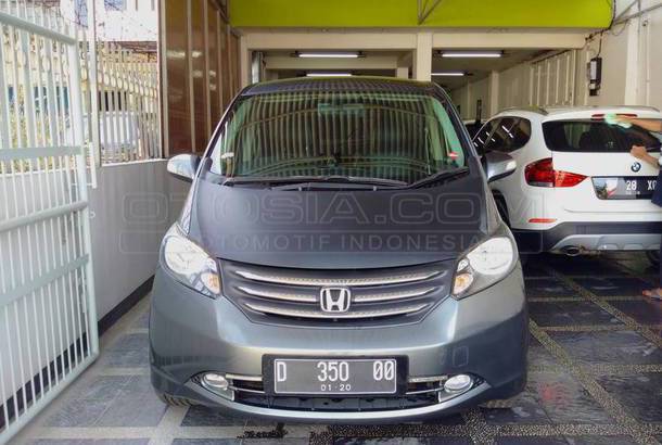 Dijual Mobil Bekas Bandung - Honda Freed 2010 Otosia.com