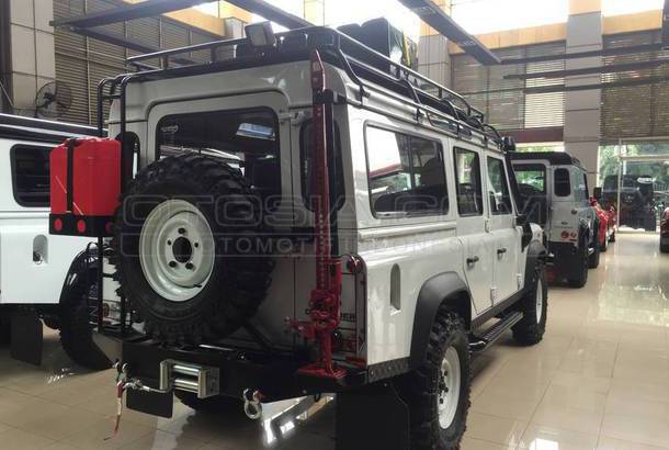 Dijual Mobil Bekas Jakarta Selatan - Land Rover Defender 