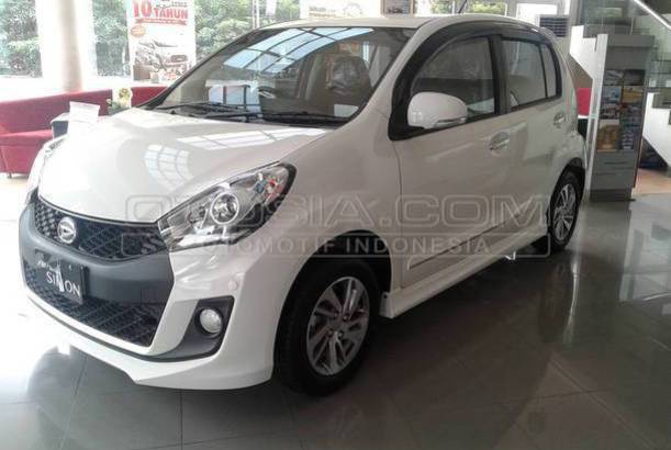 Dijual Mobil Bekas Bandung - Daihatsu Sirion 2015