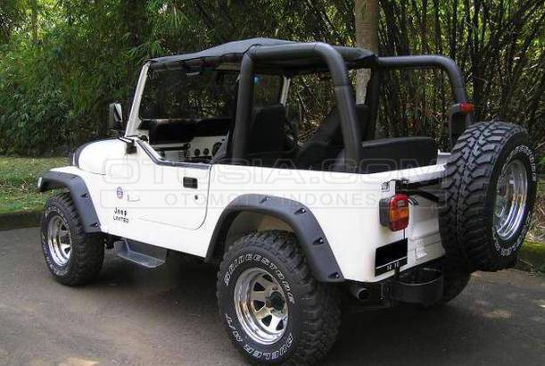 Dijual Mobil Bekas Surabaya - Jeep CJ-7 1983 Otosia.com