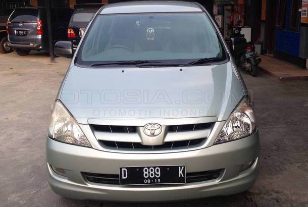 Dijual Mobil Bekas Bandung - Toyota Kijang Innova, 2005