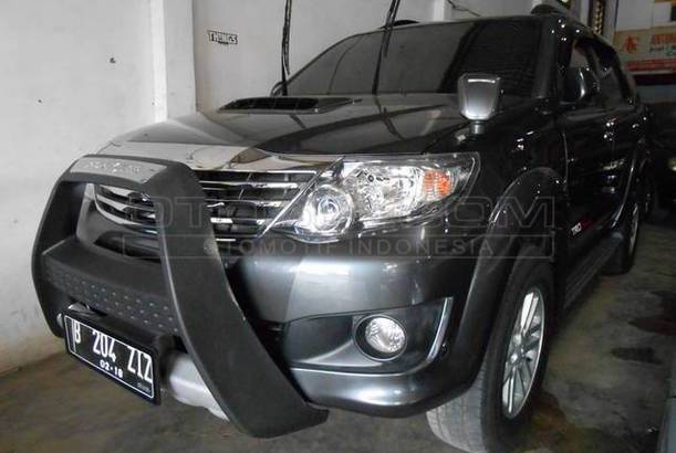 Dijual Mobil Bekas Tangerang Toyota Fortuner 2012