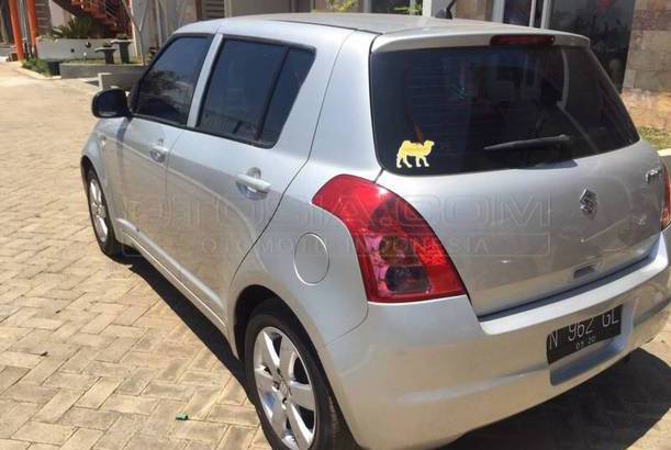 Dijual Mobil Bekas Malang - Suzuki Swift 2010 Otosia.com