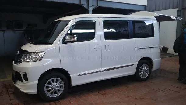 Dijual Mobil Bekas Jakarta Timur - Daihatsu Luxio 2015