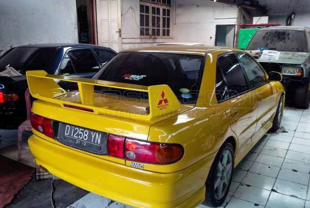 Dijual Mobil Bekas Jakarta Selatan - Mitsubishi Lancer 