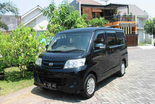 Dijual Mobil Bekas Malang - Daihatsu Luxio 2010 Otosia.com