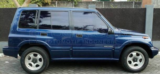 Dijual Mobil Bekas Bandung - Suzuki Escudo 2000