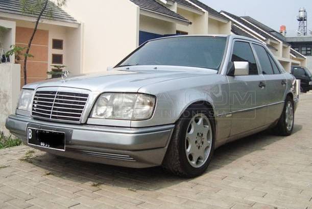 Jual Mobil Mercedes Benz E-Class E 320 Masterpiece Bensin 