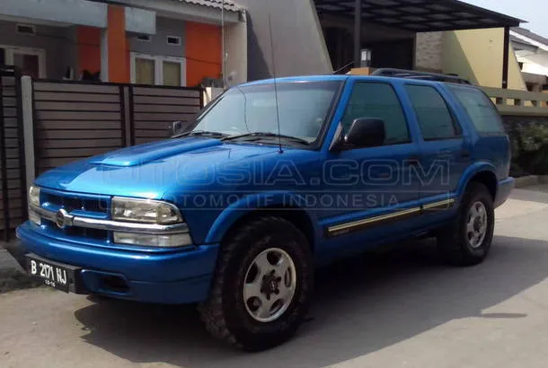 Dijual Mobil Bekas Bekasi - Opel Blazer 2002