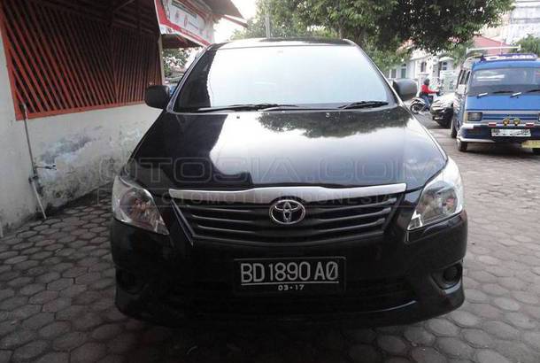  Dijual  Mobil  Bekas  Palembang  Toyota Kijang Innova  2012 