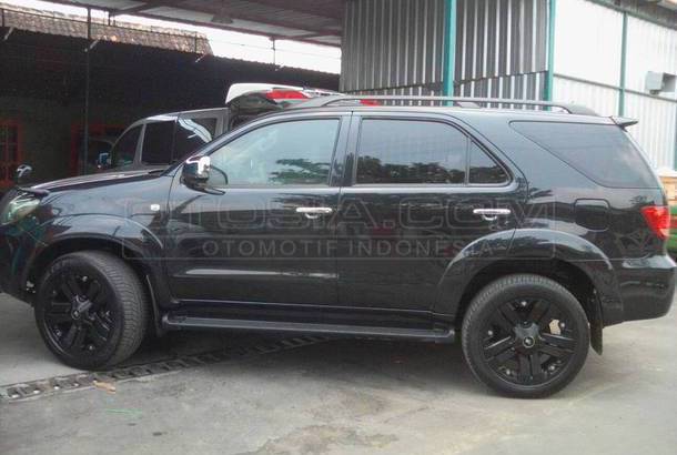 Dijual Mobil Bekas Solo - Toyota Fortuner 2006