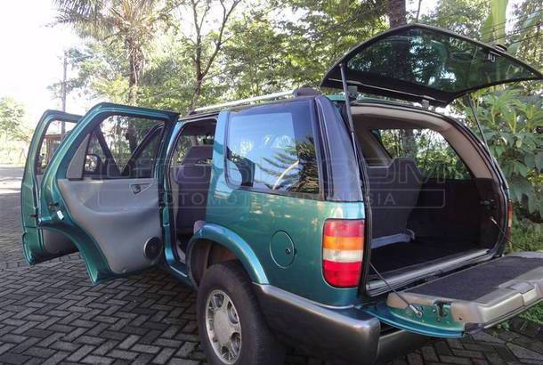 Jual Mobil Opel Blazer Montera Bensin 2000 - Malang 
