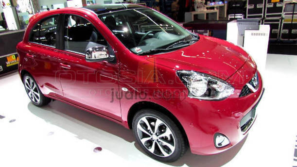 Dijual Mobil Bekas Surabaya - Nissan March 2015 Otosia.com