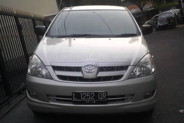 Dijual Mobil Bekas Surabaya - Toyota Kijang Innova, 2006 
