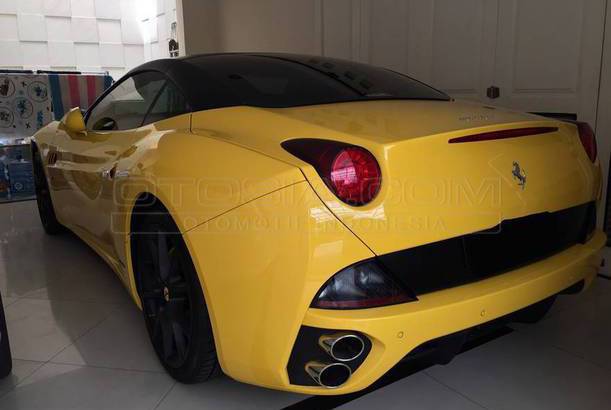 Dijual Mobil Bekas Jakarta Pusat - Ferrari California 2010