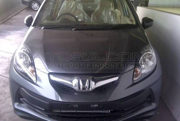 Dijual Mobil Bekas Surabaya - Honda Brio 2015 Otosia.com