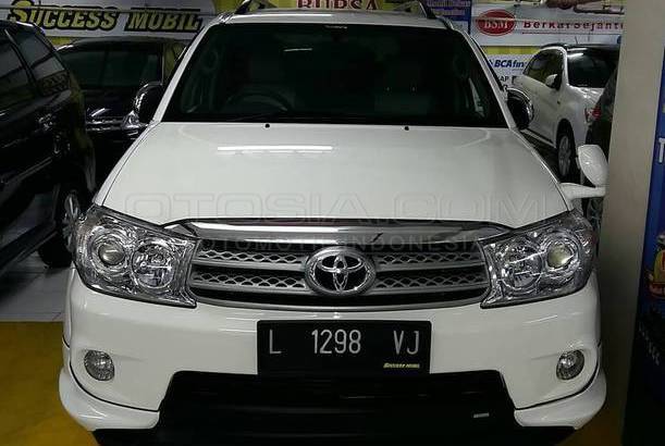 Dijual Mobil Bekas  Surabaya  Toyota Fortuner  2010 