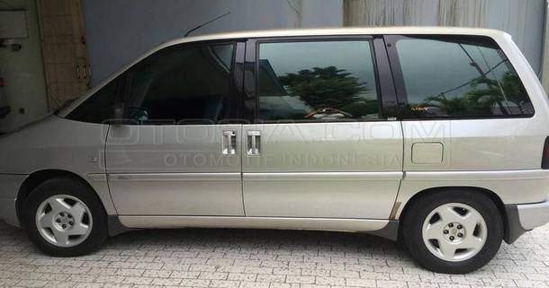 Dijual Mobil Bekas Surabaya - Peugeot 806 2000 Otosia.com