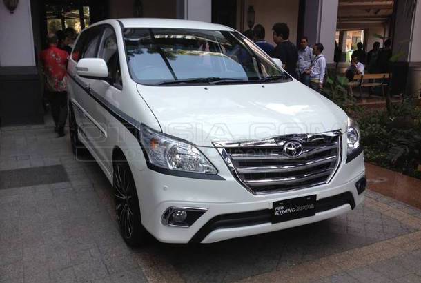 Dijual Mobil Bekas Malang - Toyota Kijang Innova, 2015