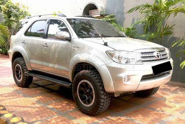 Jual Mobil Toyota Fortuner 2.7 V 4x4 Bensin 2009 - Jakarta 