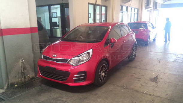 Dijual Mobil Bekas Surabaya - KIA Rio 2015