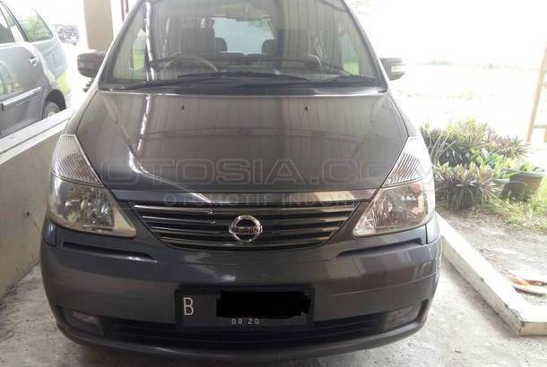 Dijual Mobil Bekas Bandung - Nissan Serena 2010