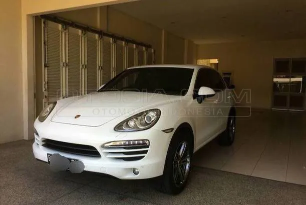 Dijual Mobil Bekas Surabaya - Porsche Cayenne 2012 