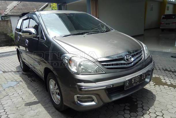 Dijual Mobil Bekas Yogyakarta - Toyota Kijang Innova 2010 