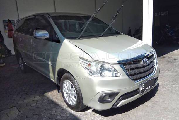 Dijual Mobil Bekas Yogyakarta - Toyota Kijang Innova 2014