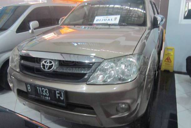 Dijual Mobil Bekas Jakarta Barat - Toyota Fortuner, 2005