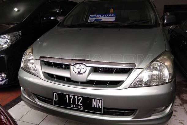 Dijual Mobil Bekas Bandung - Toyota Kijang Innova 2004