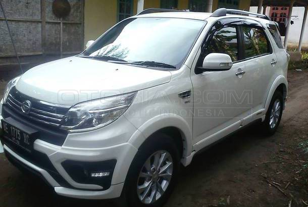 Dijual Mobil Bekas Surabaya - Daihatsu Terios 2017