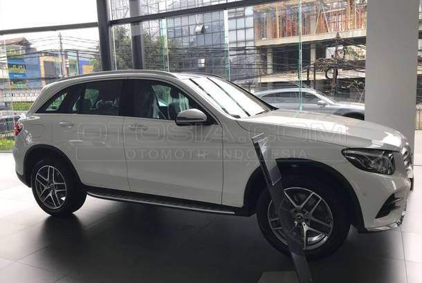 Dijual Mobil Bekas Jakarta Selatan - Mercedes Benz GLC-250 