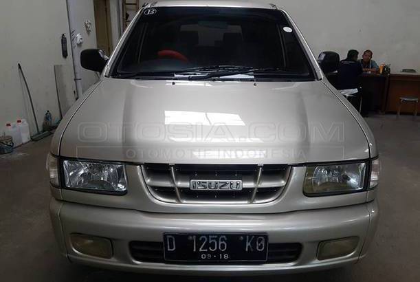 Dijual Mobil Bekas Bandung - Isuzu Panther 2003 Otosia.com