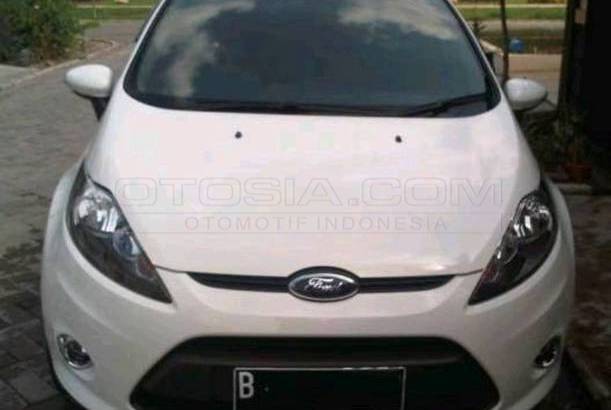 Dijual Mobil Bekas Tangerang - Ford Fiesta 2011