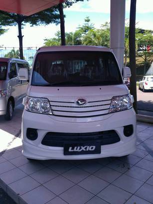 Dijual Mobil Bekas Bandung - Daihatsu Luxio 2018 Otosia.com